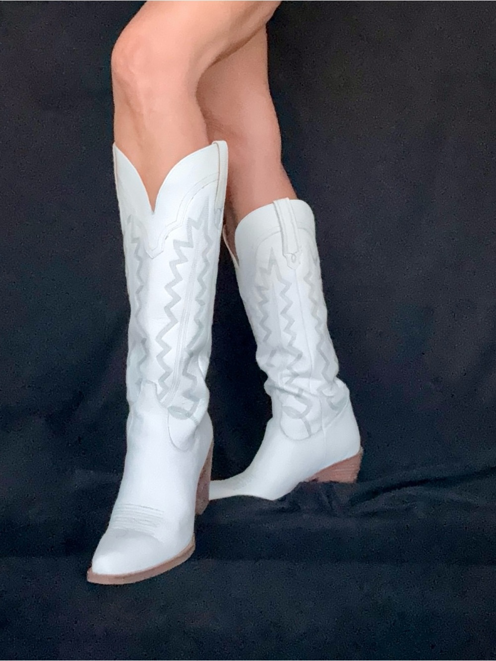 Dingo Women’s White Leather Western Cowboy Boots, size 8, new, never worn